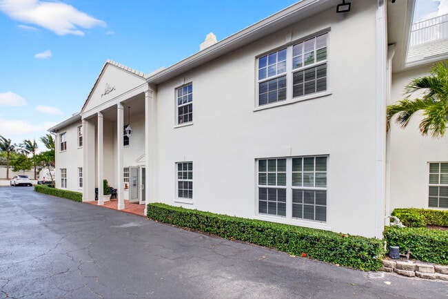 Building Photo - 817 N Ocean Blvd