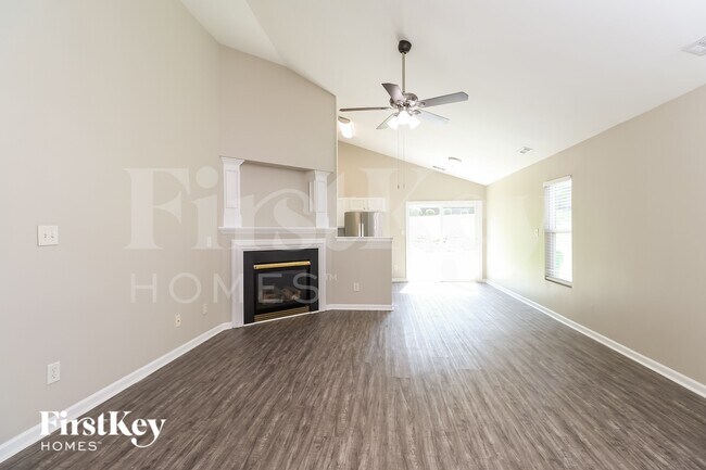 Foto del edificio - 7307 Woodbourne Ln
