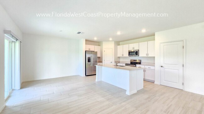 Foto del edificio - BRAND NEW 4 BEDROOM HOME AT SEAAIRE PARRIS...