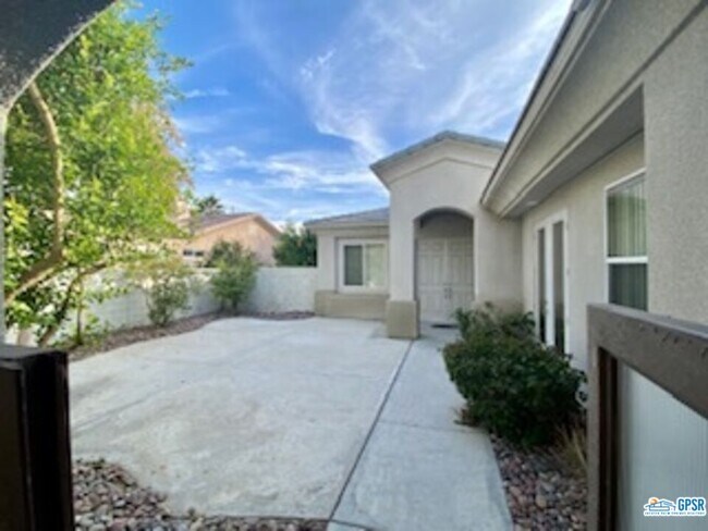 Building Photo - 17 Provence Way