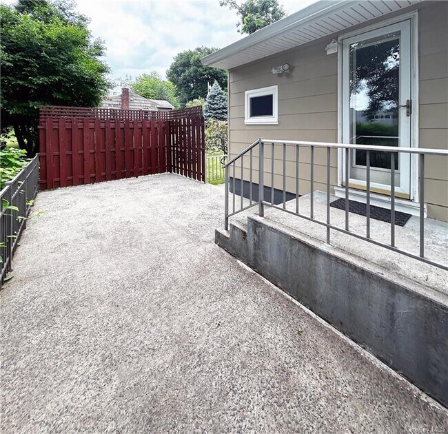 14 Strawberry Hill Ln, West Nyack, NY 10994 House Rental in West Nyack, NY