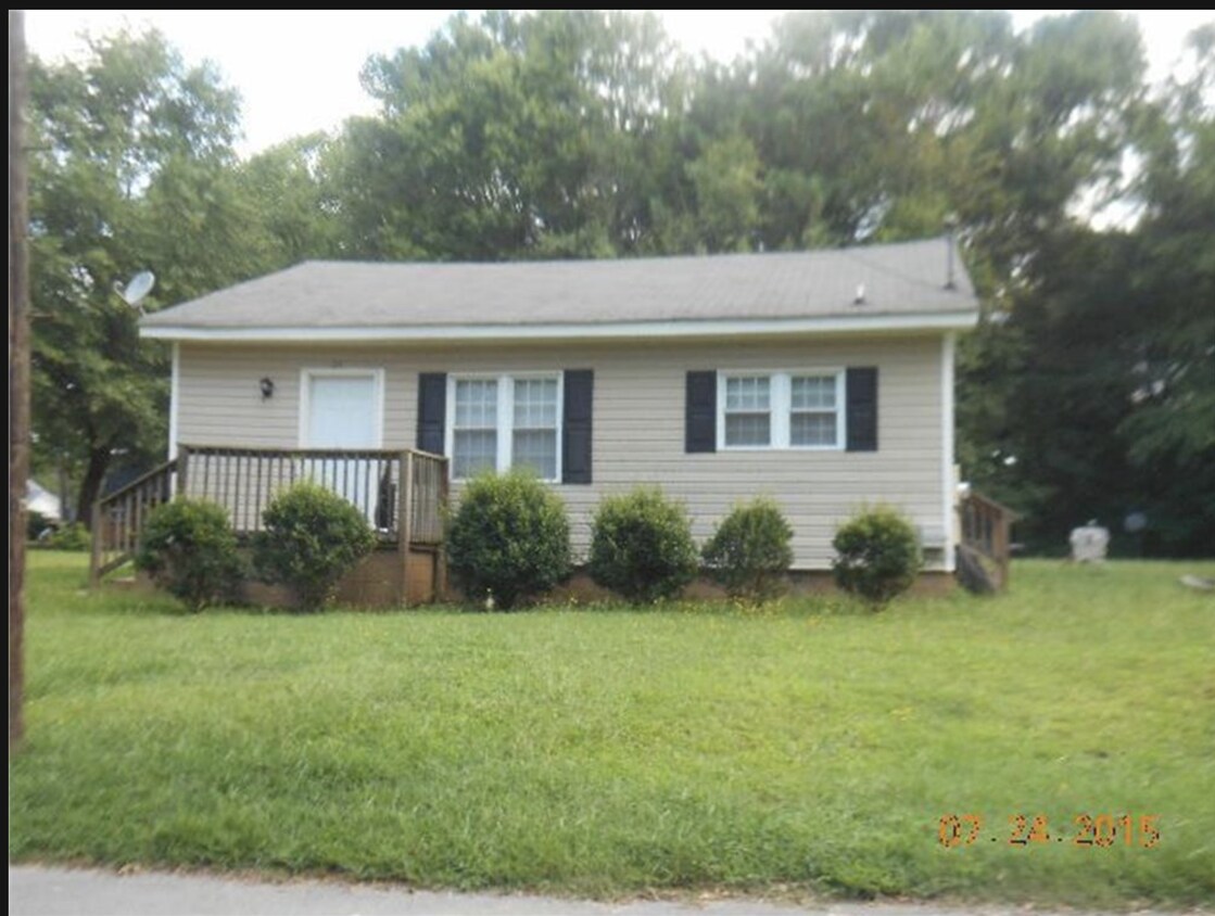 Primary Photo - 620 West Ave
