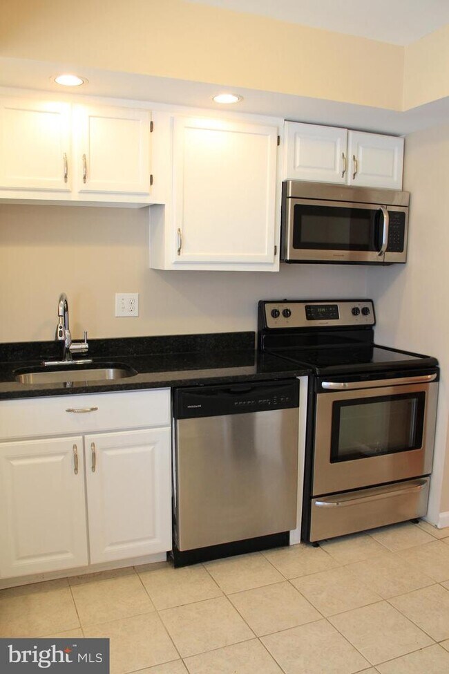 Building Photo - 3321 Ladino Ct