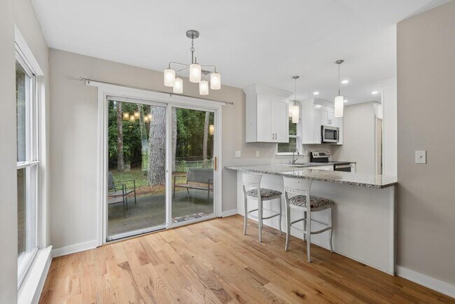 Building Photo - 4930 Farmstead Ct NE