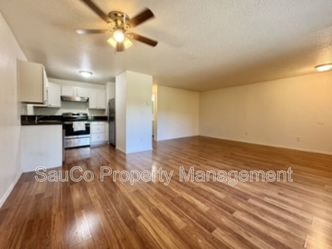 Building Photo - 5560 SW Beaverton Hillsdale Hwy