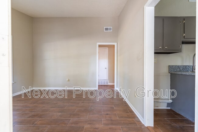 Building Photo - 8106 Elmbrook Dr