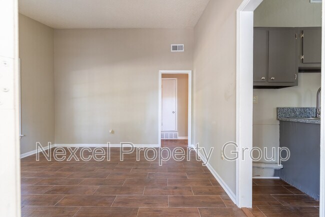 Foto del edificio - 8106 Elmbrook Dr