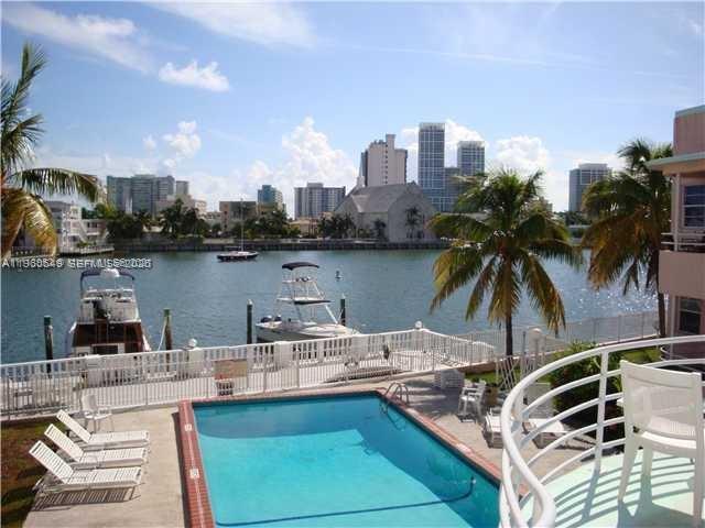 Foto del edificio - 6881 Bay Dr