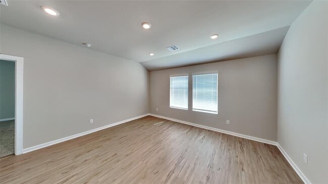 Building Photo - 2933 Ember Dr