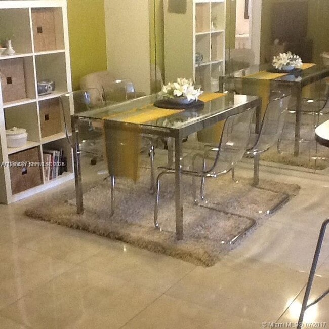 Building Photo - 541 Blue Heron Dr