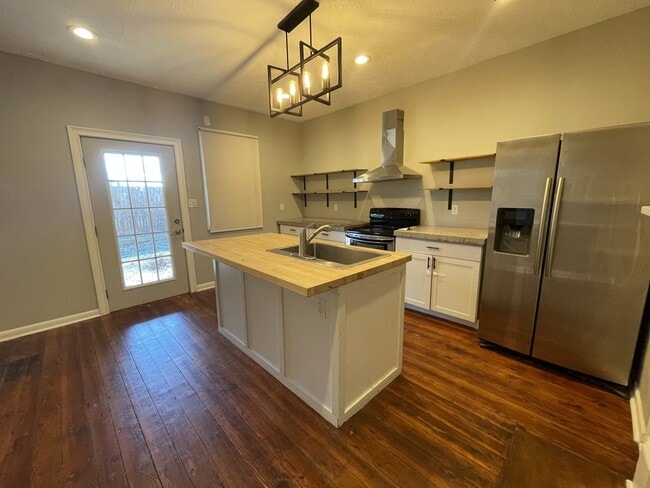 Building Photo - 1110 11th St