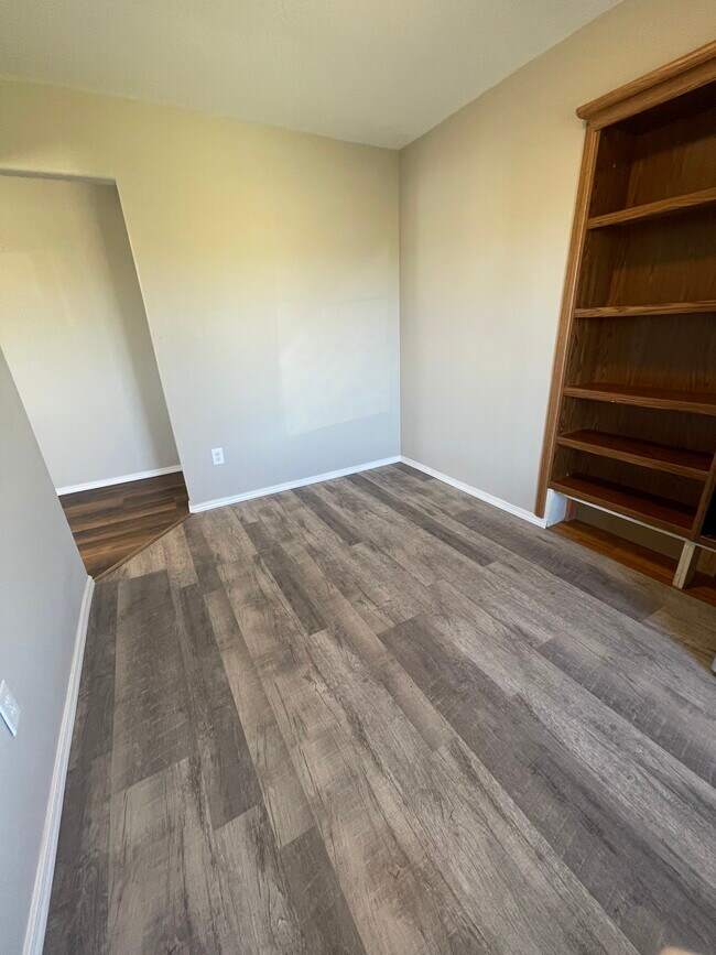 Foto del edificio - 2555 Valley Dr