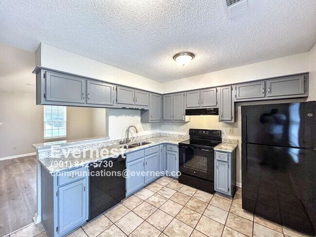 Building Photo - 7091 Foxhall Dr