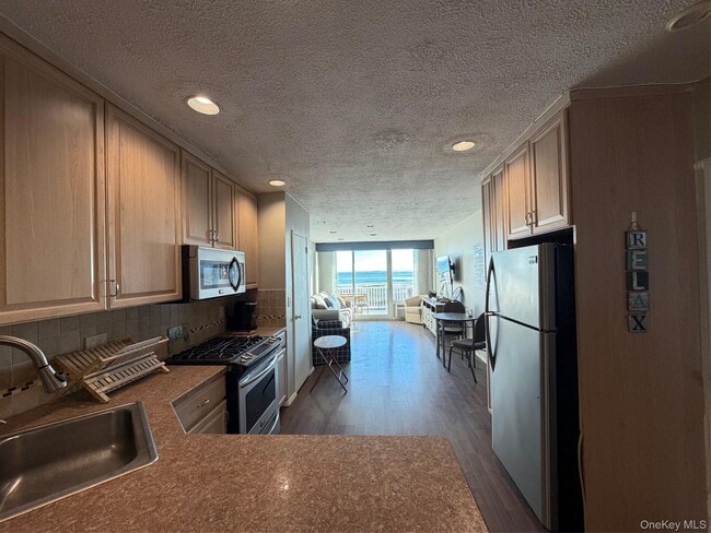 Building Photo - 830 Shore 2O