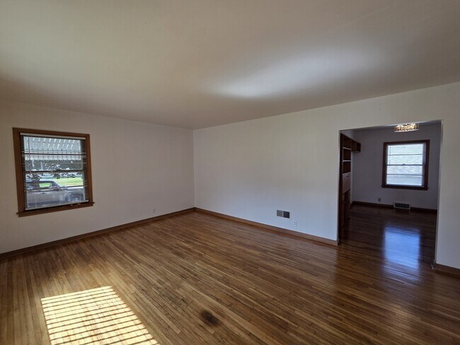 Foto del edificio - 1025 W 8th St