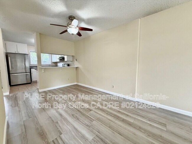 Building Photo - 687 Racquet Club Cir