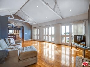 Building Photo - 3897 Rambla Orienta