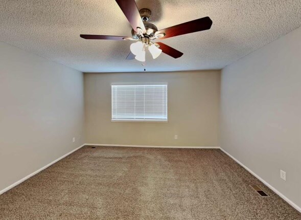 Foto del edificio - 9906 Garland Dr