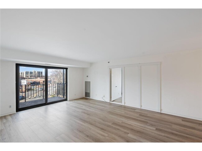 Foto del edificio - 3131 Excelsior Blvd