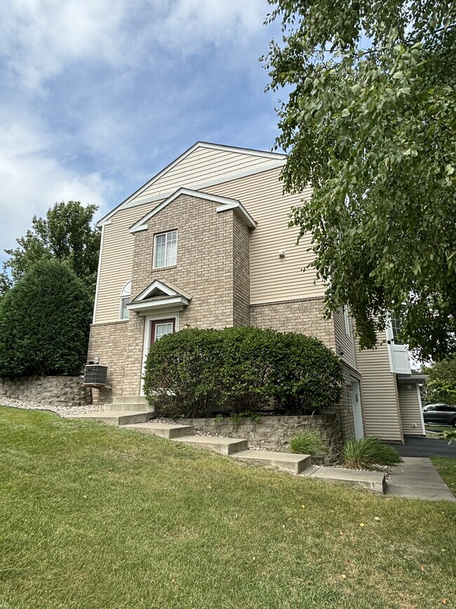 Entrada lateral - 7792 Village Pl