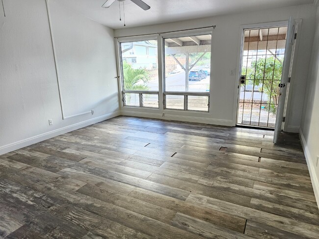 Foto del edificio - Spacious 8-Bedroom Family Home with Permit...