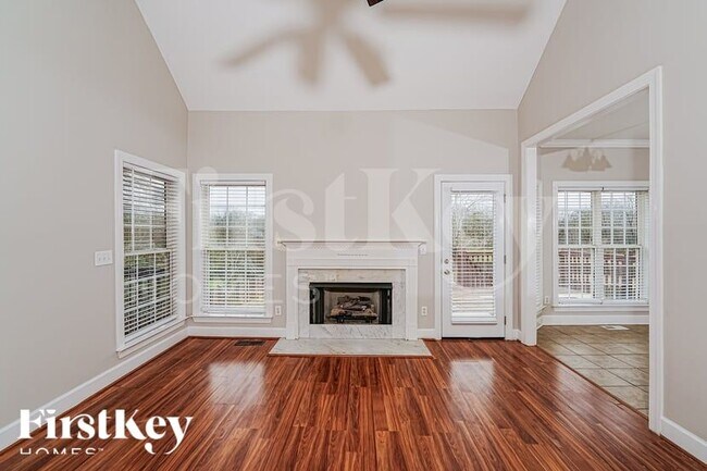 Foto del edificio - 136 Silverstone Ln