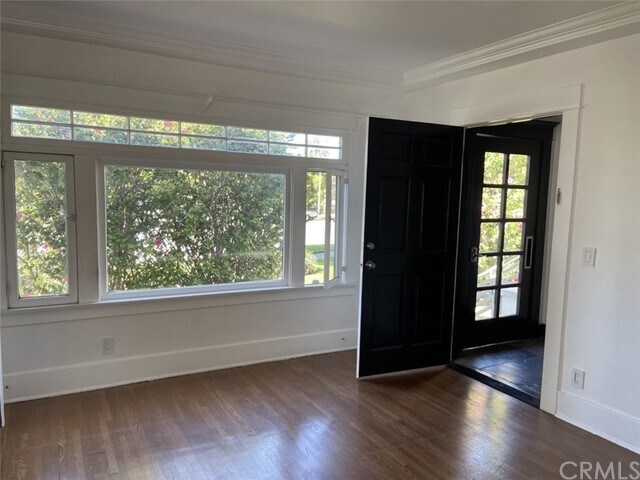 Foto del edificio - 2038 Huntington Dr