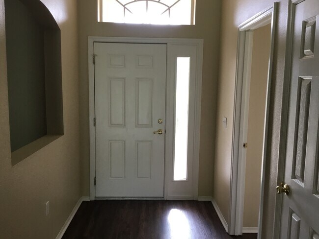 Foto del edificio - 10918 Pinewood Cove Lane