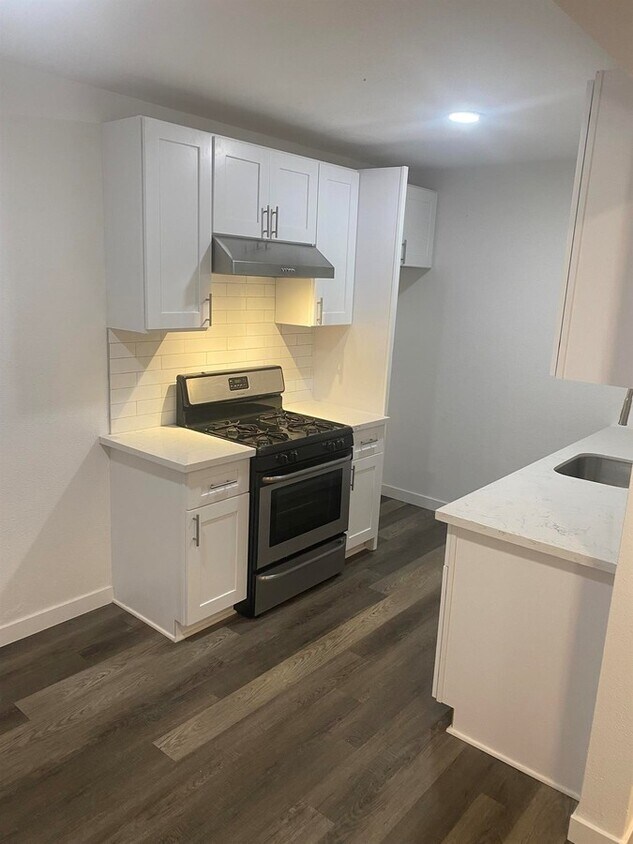 Primary Photo - 1423 W Lingan Ln