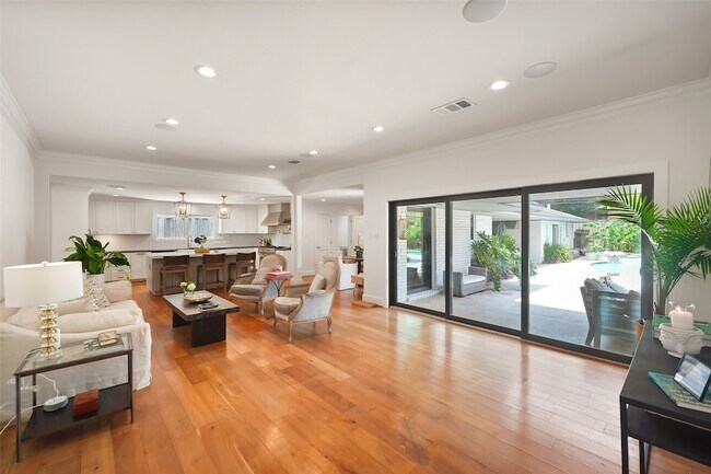 Foto del edificio - 9411 Endicott Ln