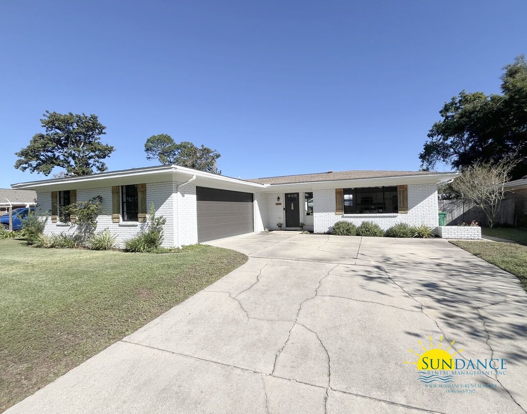 Primary Photo - Discover Your Dream Home in the Heart of N...