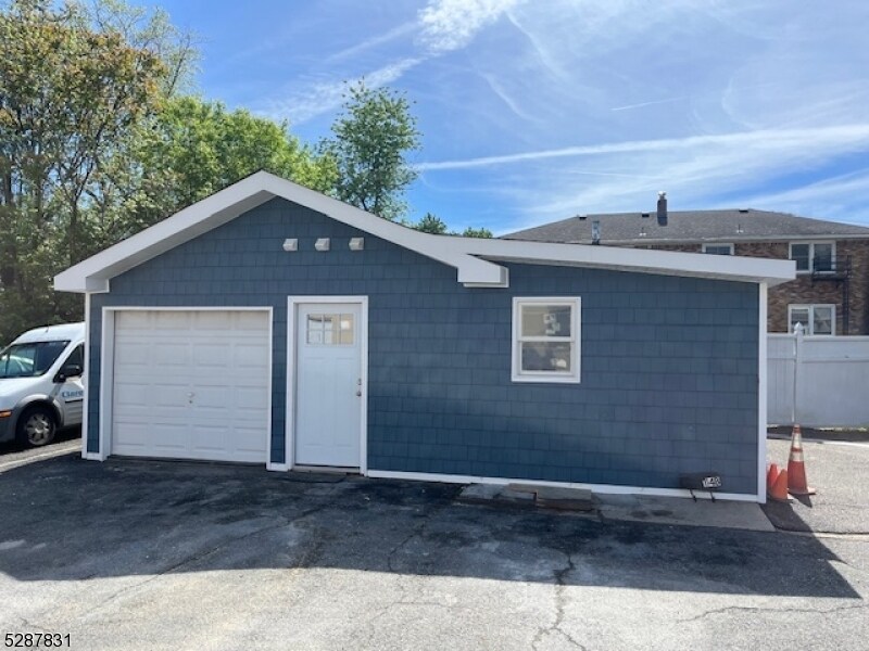 114 E Main St, Little Falls, NJ 07424 Room for Rent in Little Falls, NJ