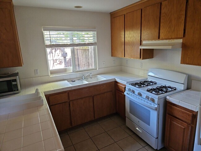 Foto del edificio - 2304 Halsey Cir