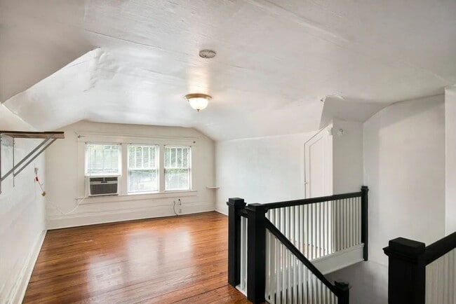 Building Photo - "Historic 2-Bed Apartment with Gleaming Hardwood Floors in Prime Durham Location!"