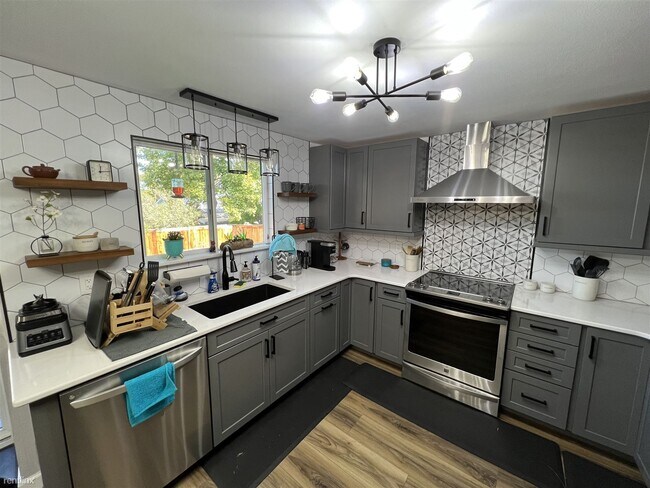 Building Photo - 5 br, 3.5 bath House - 9143 West 75th Circle