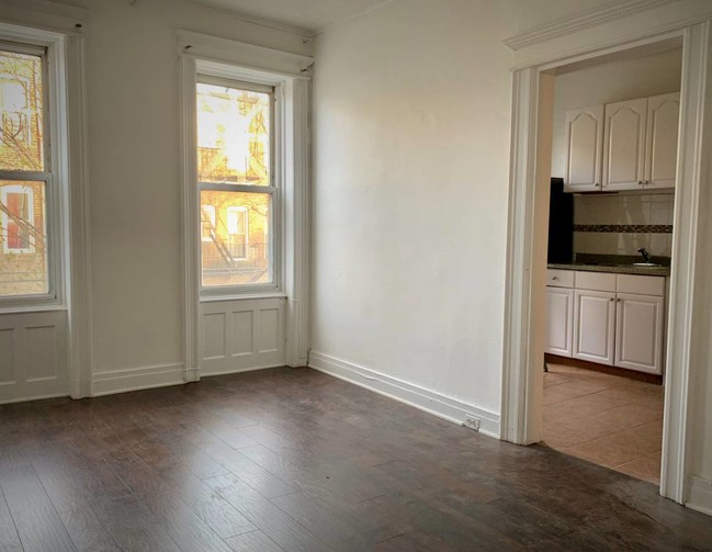 Building Photo - 39 Autumn Ave