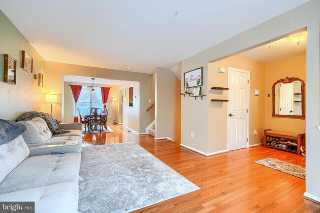 Foto del edificio - 215 Gracecroft Ct