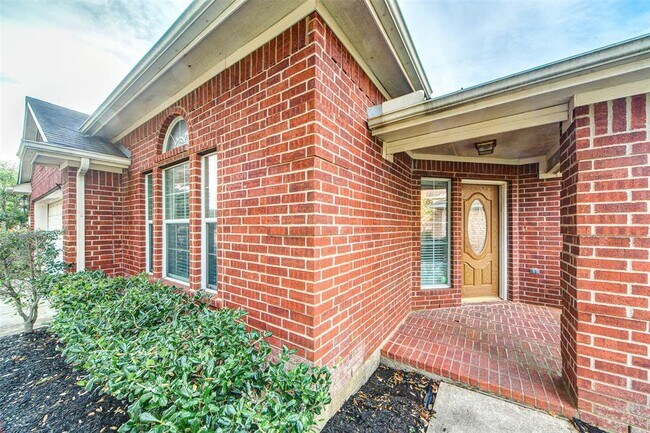 Foto del edificio - 2830 Falcon Knoll Ln