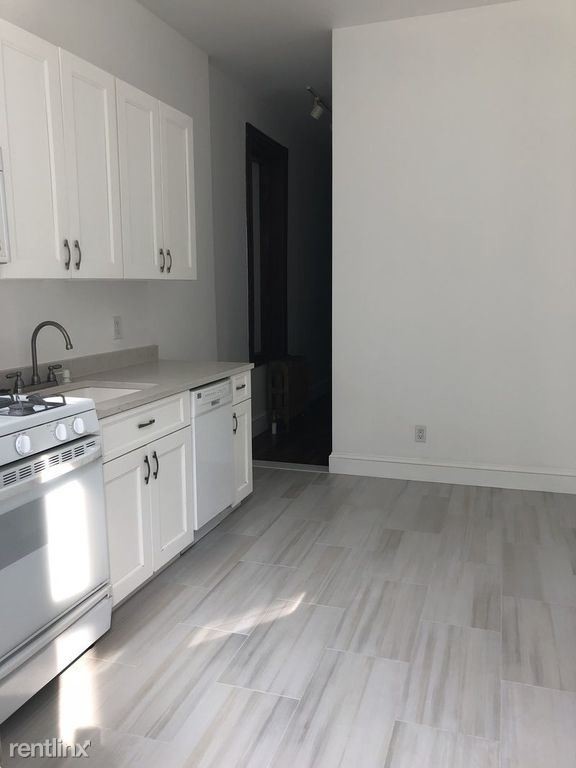 Building Photo - 2 br, 1 bath  - 365 Stockholm St Duplex !