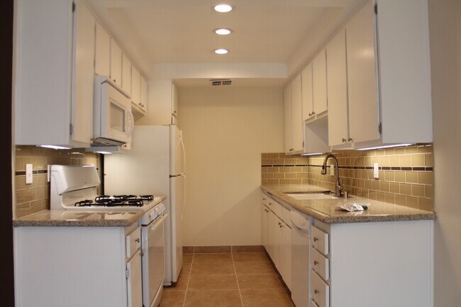 Foto del edificio - 2349 S Bentley Ave