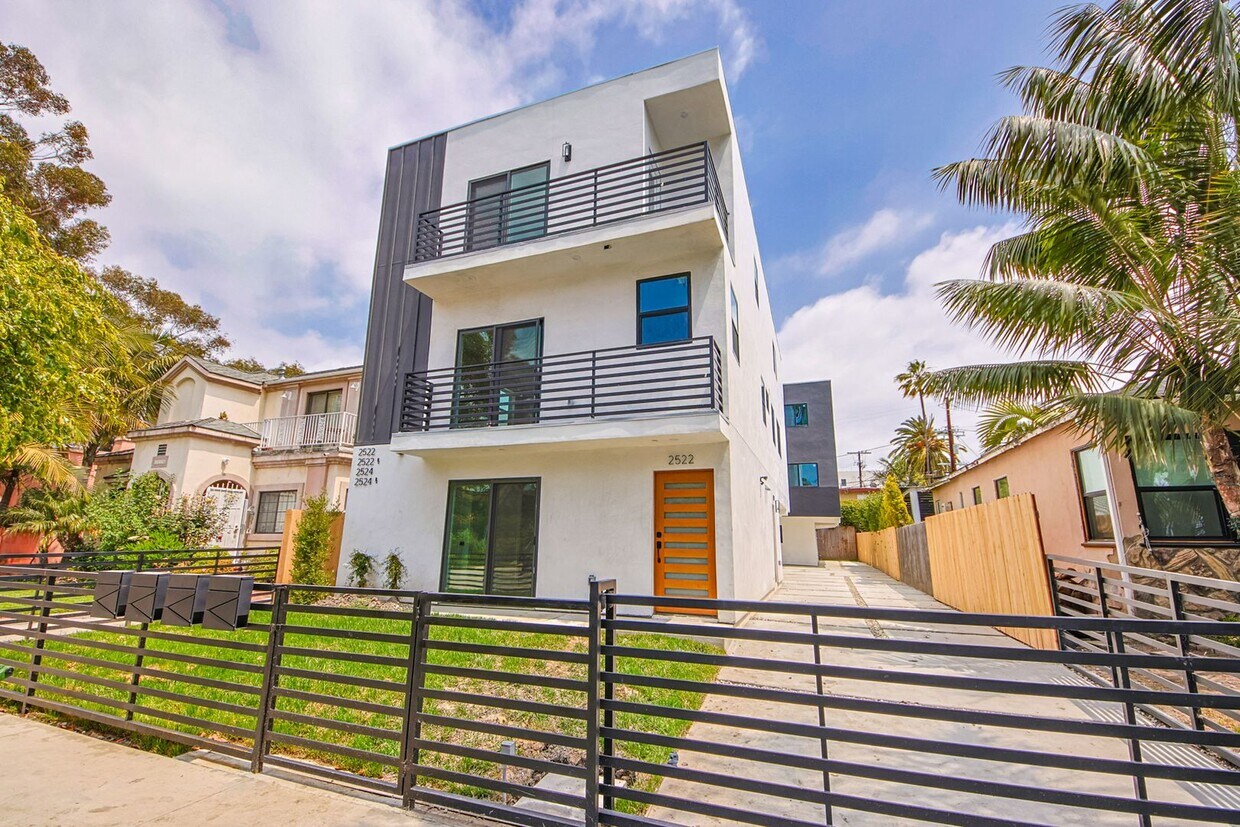 Foto principal - 2522 Cloverdale Ave