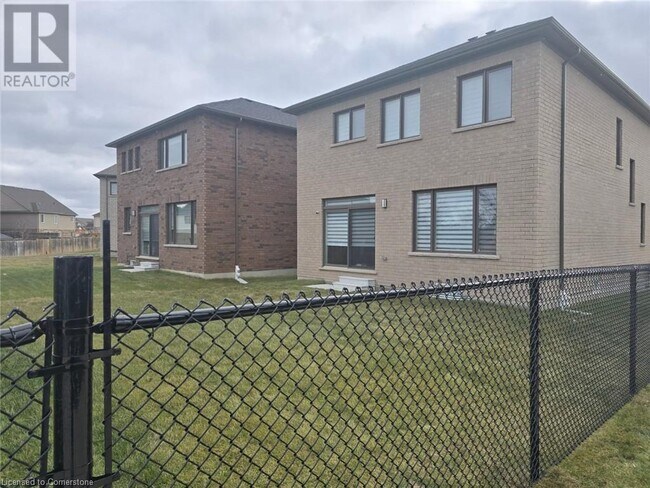Building Photo - 88 Blacklock St