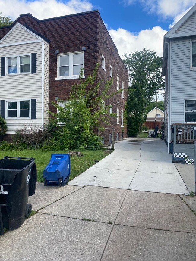 Foto del edificio - 3550 Seymour Ave