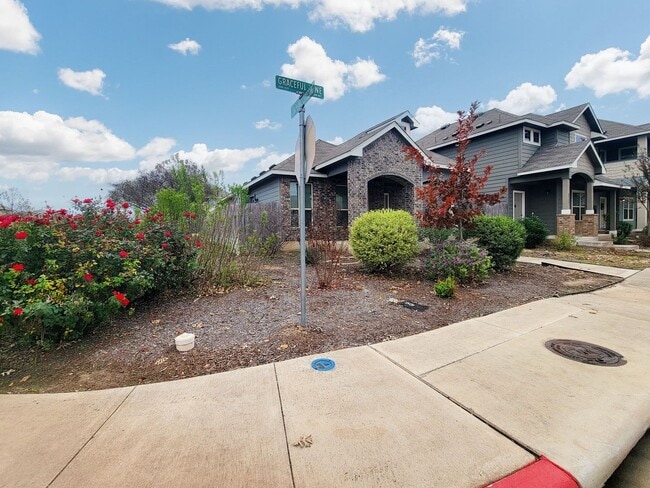 Foto del edificio - Nice 3/BR 2/BA – Cozy & Comfortable Living