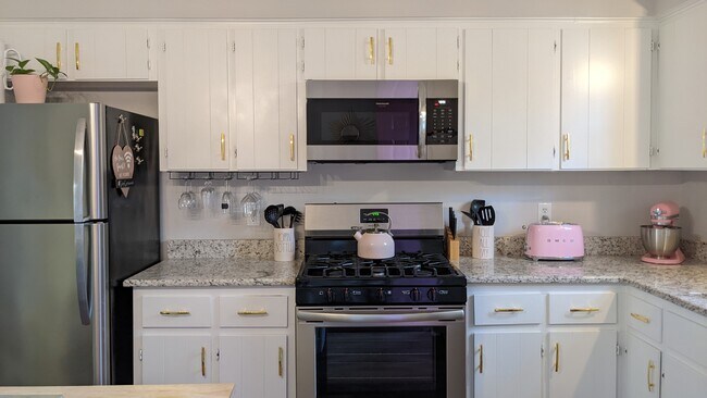¡Cocina de gas para nuestros chefs! - 4700 Cornwall Pl