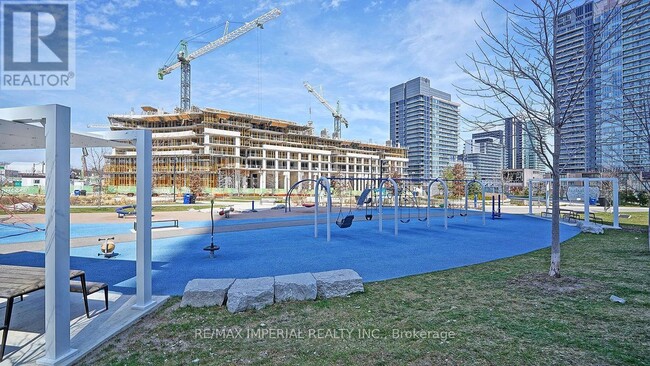 Building Photo - 25-225 McMahon Dr