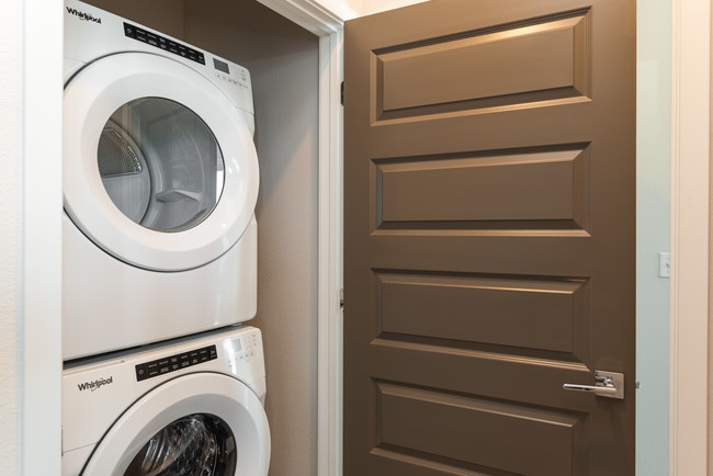 Building Photo - Canvas on Blake