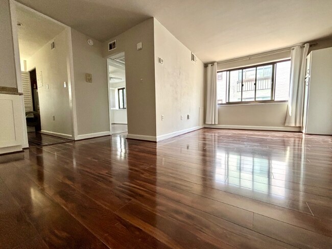 Foto del edificio - 2602 Tunlaw Rd NW