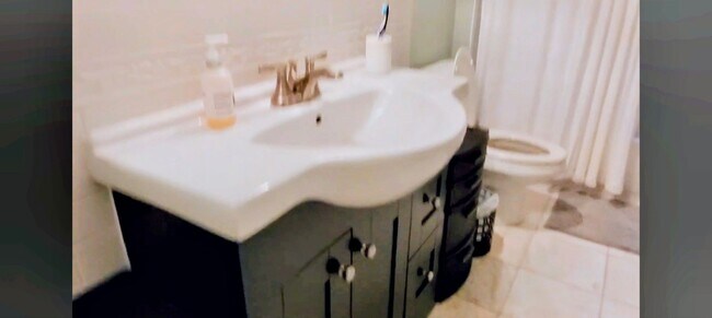 Foto del edificio - Brookline 6-Bed, 3-Bath Near BU Available for 9/1/26; Heat/HW Included