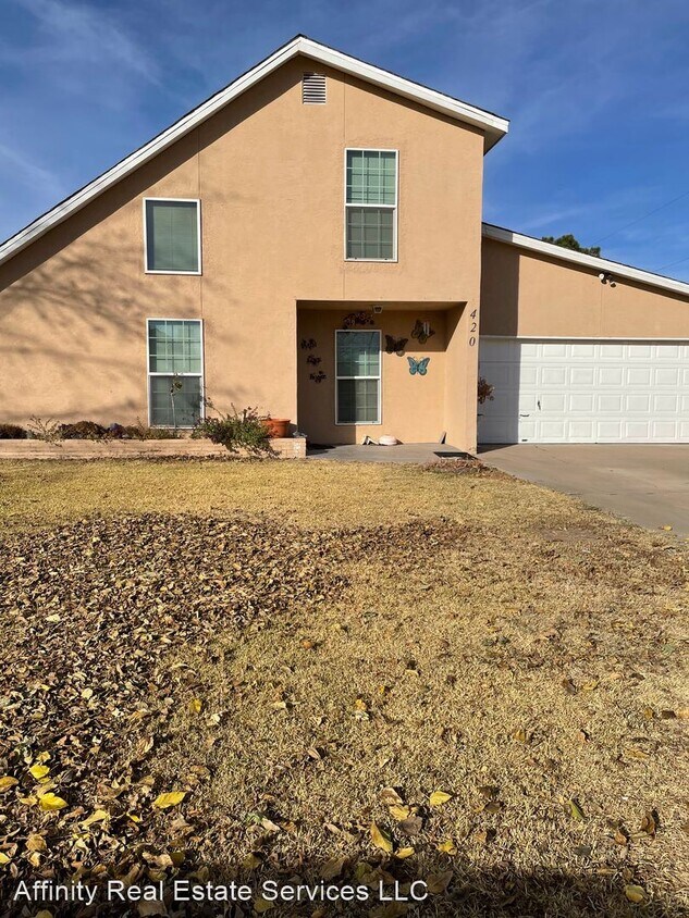 Primary Photo - 3 br, 2 bath House - 420 Russell